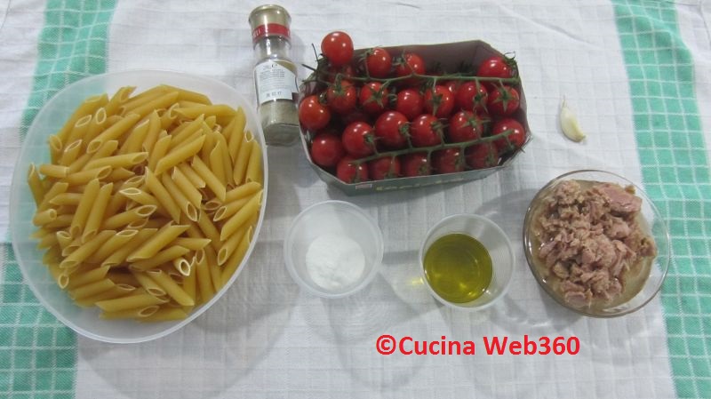 Ingredienti per la pasta con tonno e pomodorini al forno