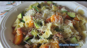 Pasta zucchine, speck e zucca