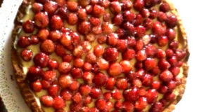 Crostata con crema e fragole