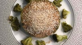 Tortino di quinoa con crema di broccoli