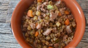 Pasta con lenticchie e salsiccia