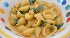 Pasta con crema di ceci e rucola
