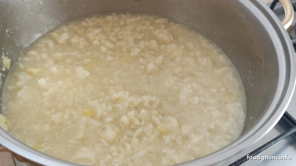 cavolfiore disfatto che forma la crema