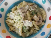 Pasta zucchine, funghi e crema di latte