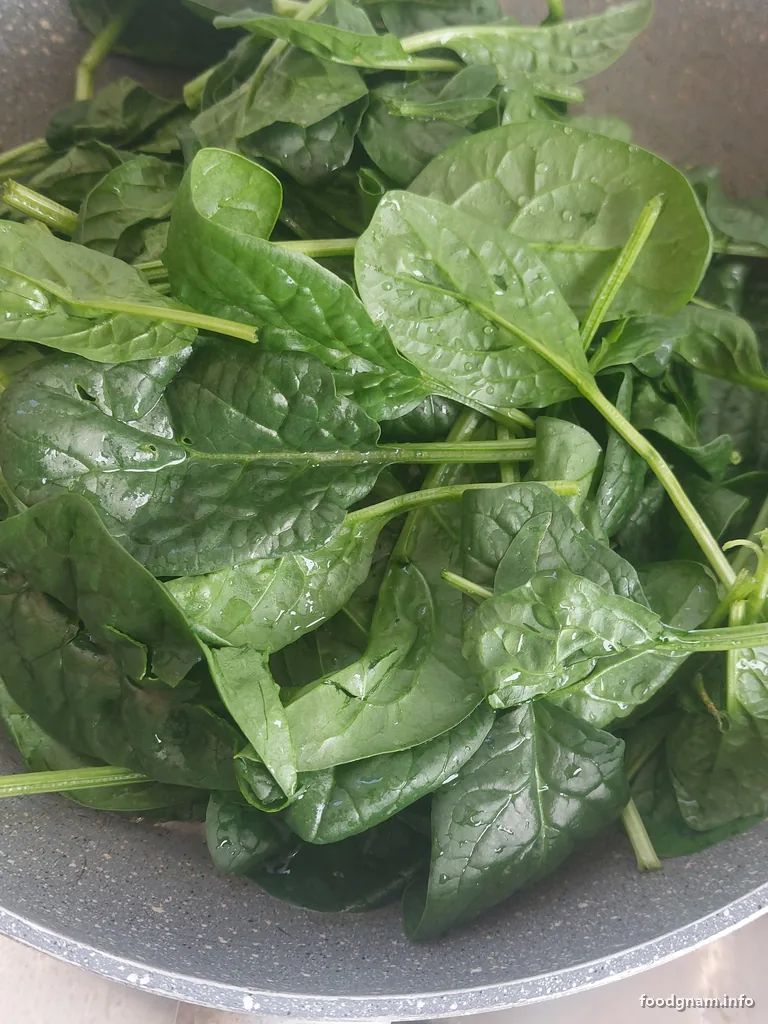 spinaci freschi in padella
