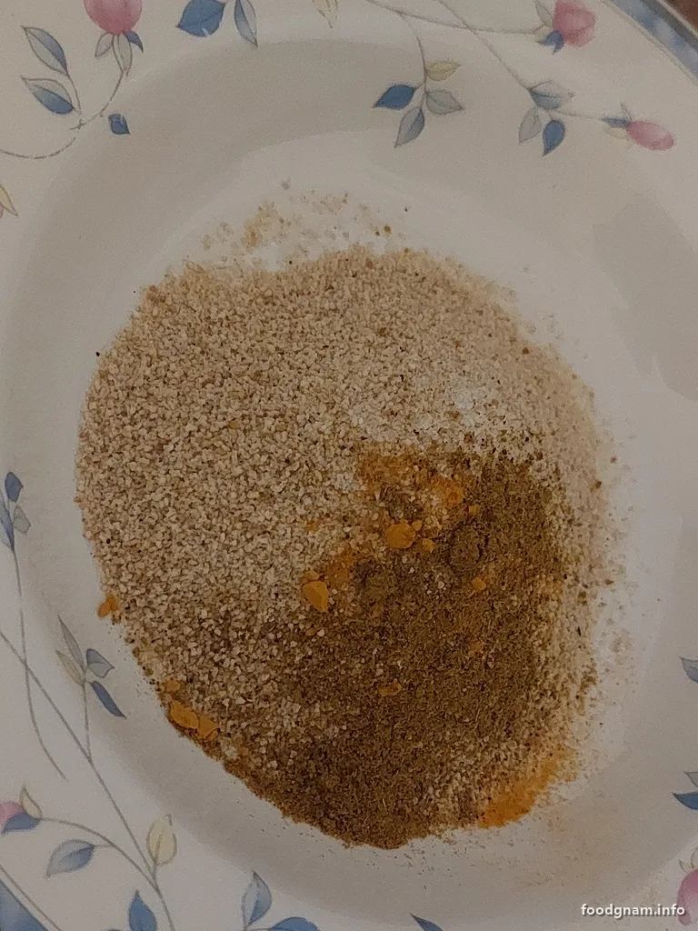 pangrattato e spezie nel piatto