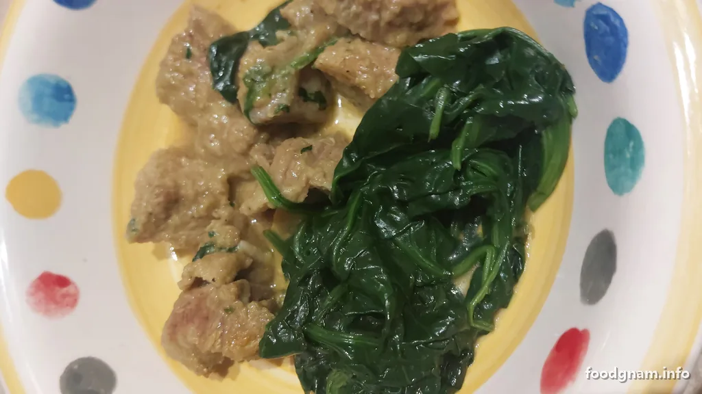 spezzatino di tacchino con la sua cremina e gli spinaci